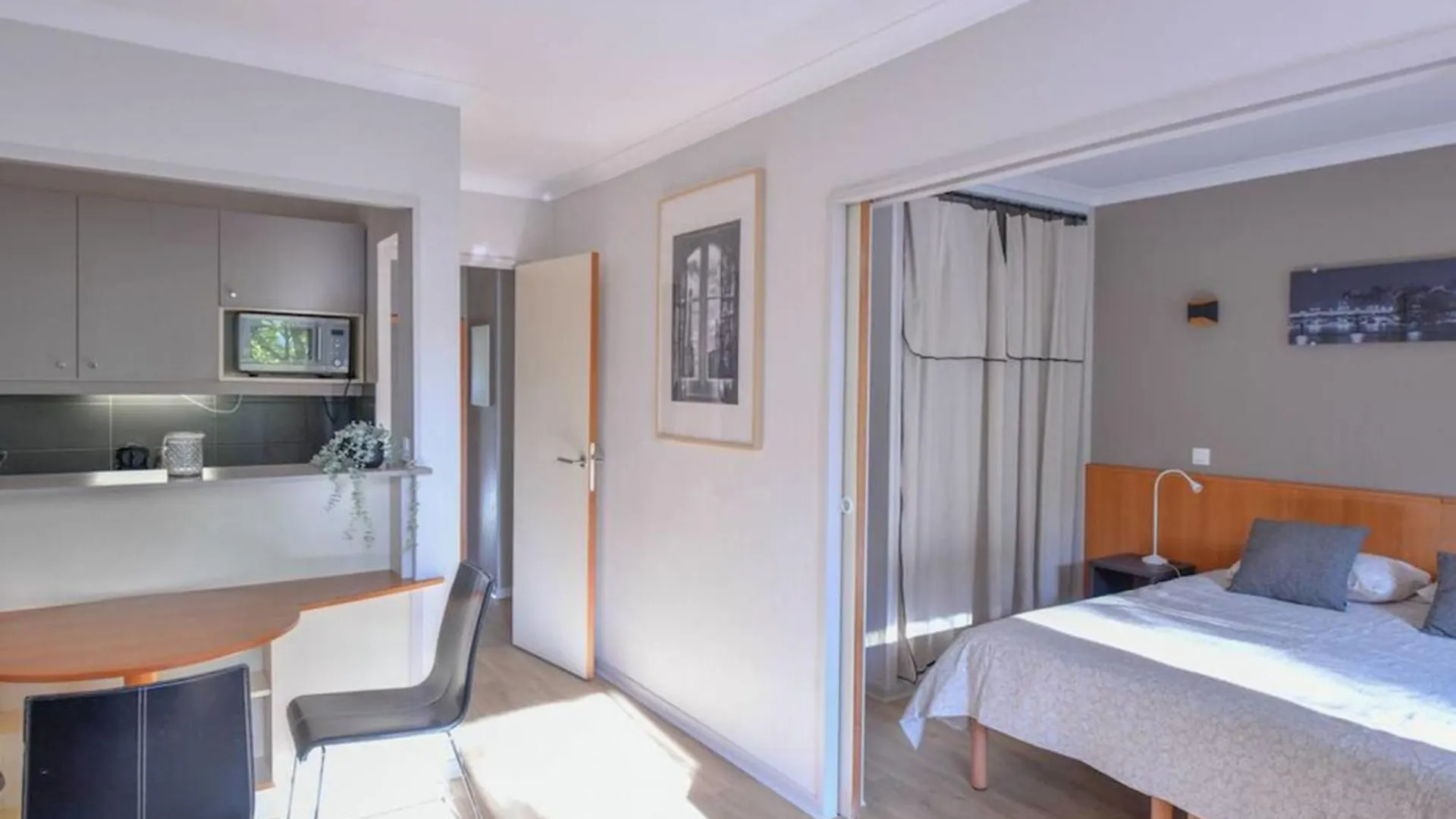 Apartment Cosy Apt With Balcony Near Buttes Chaumont Paris