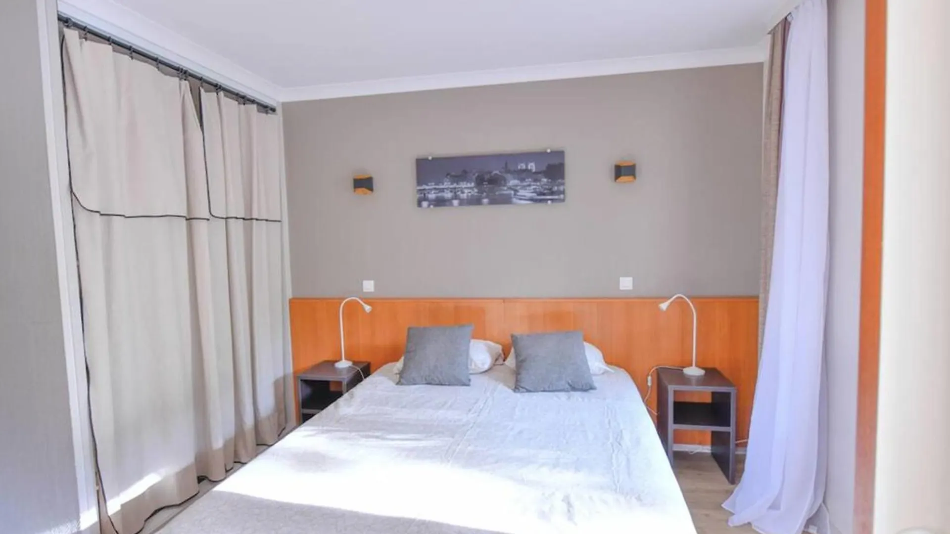 Cosy Apt With Balcony Near Buttes Chaumont Paris France