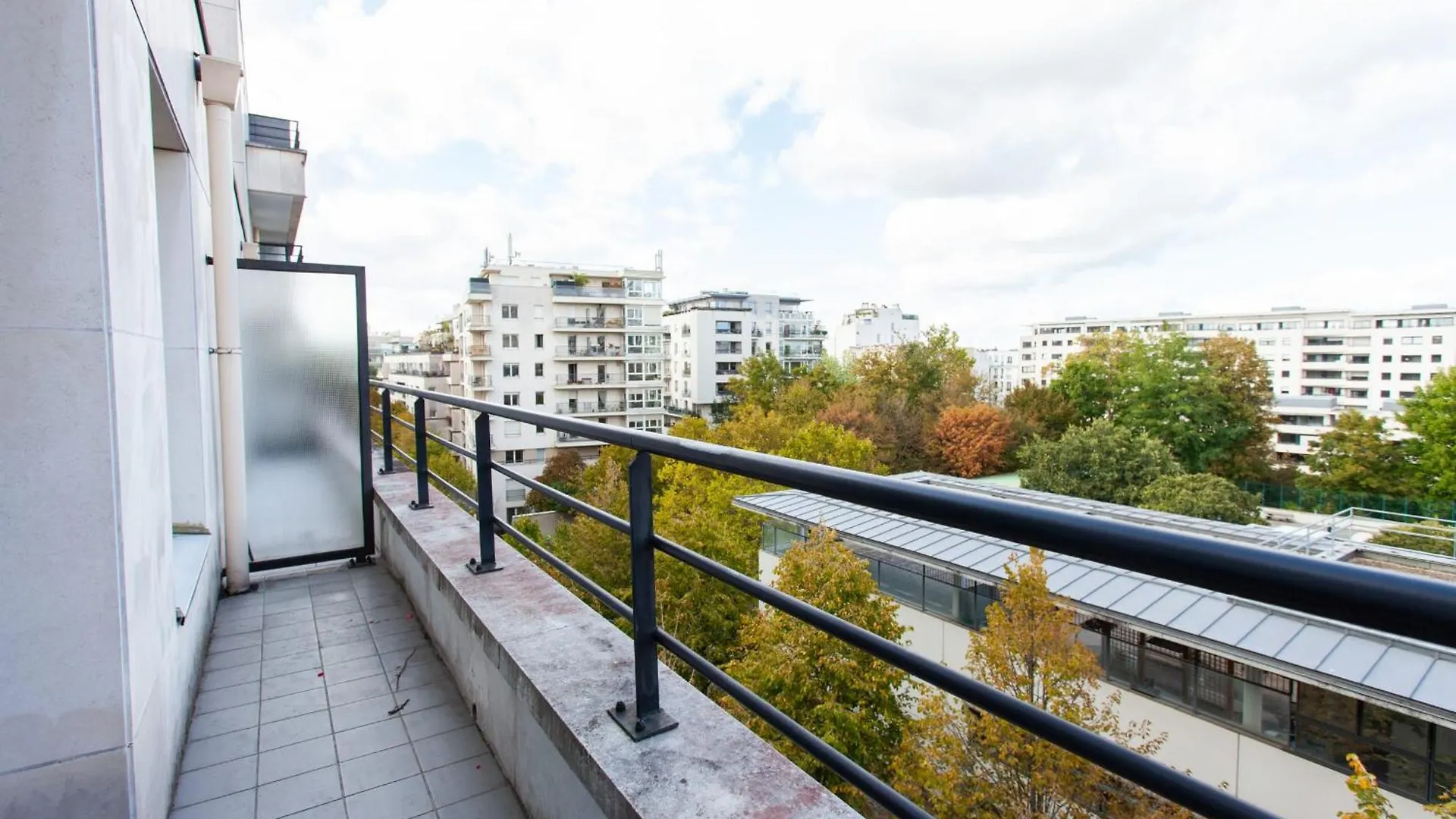 Cosy Apt With Balcony Near Buttes Chaumont Paris Frankreich